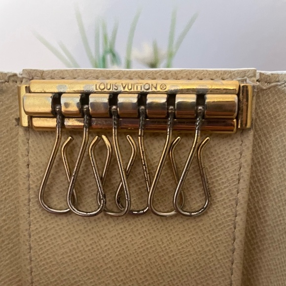 ‼️SOLD on Ⓜ️‼️Flash Sale 🎉Authentic Louis Vuitton Damier Azur Ring Keyholder - Picture 4 of 15